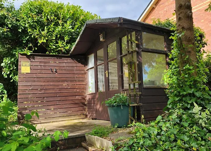 Beautiful House And Elevated Garden In Bridgnorth