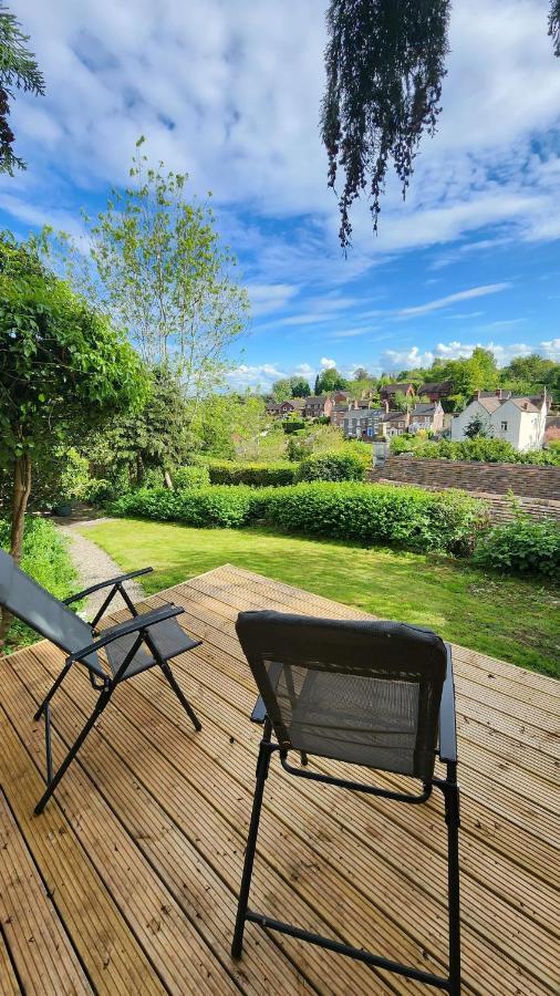 Beautiful House And Elevated Garden In Holiday home *