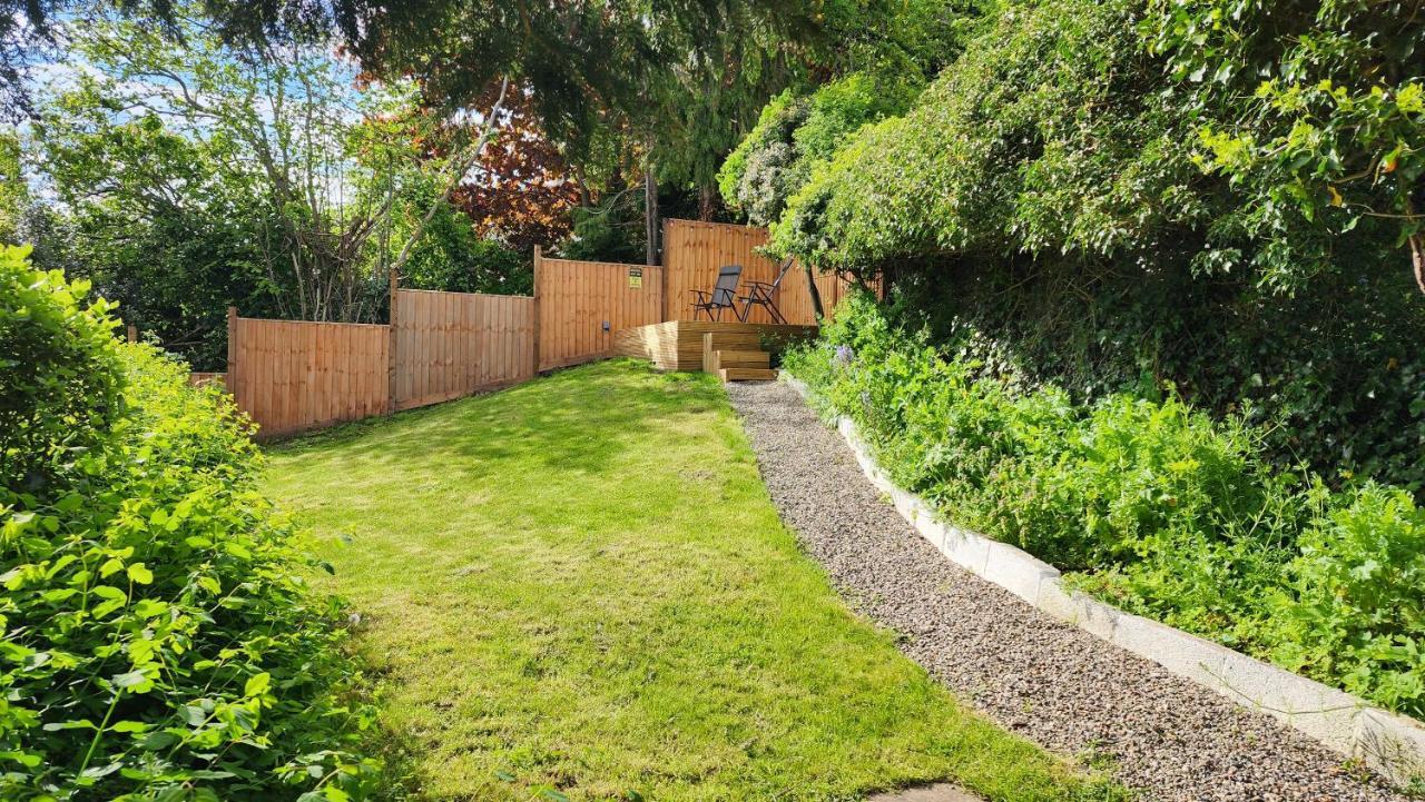 Beautiful House And Elevated Garden In *